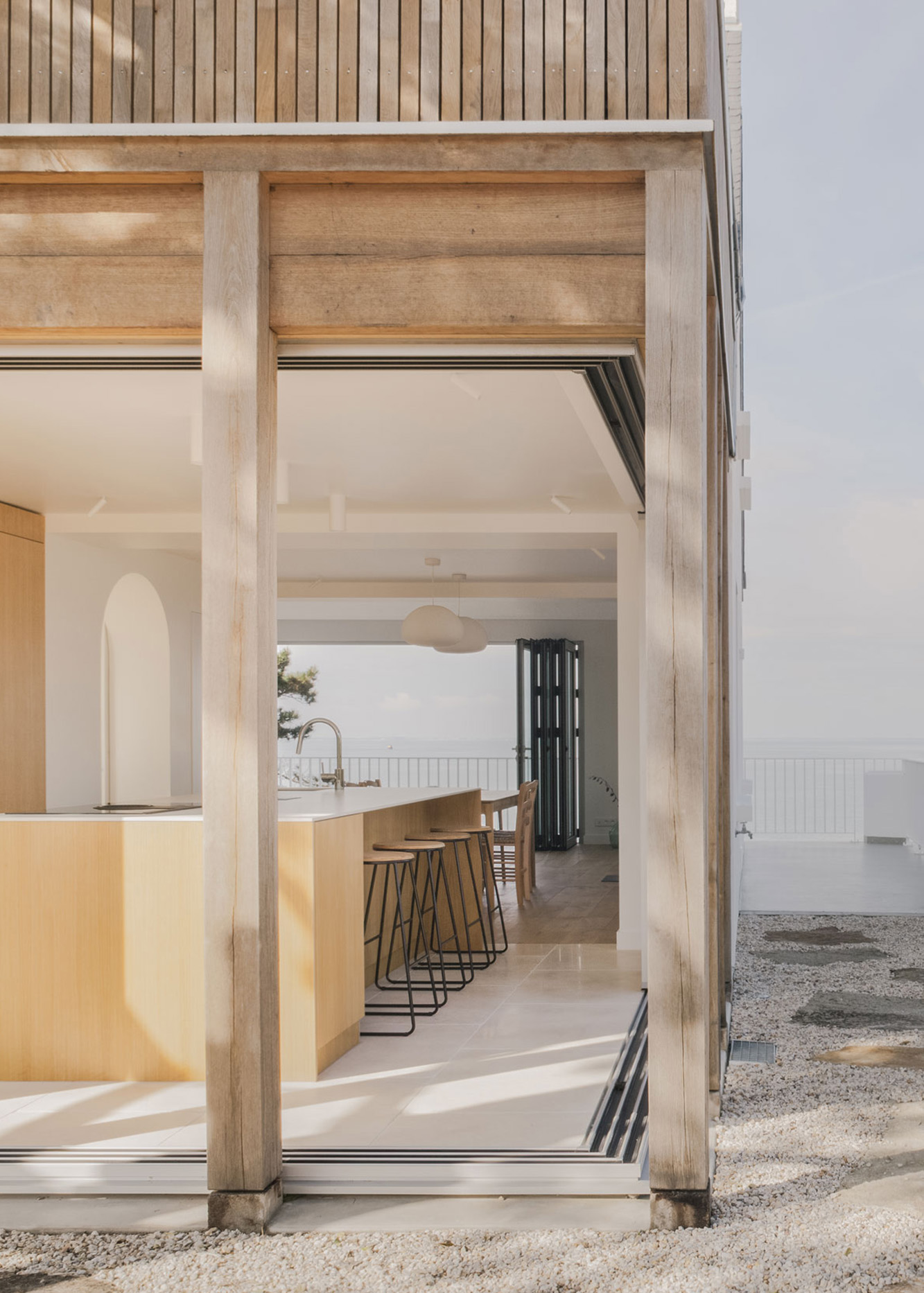 Restructuration et extension d'une maison des années 60 par l'atelier d'architectes Rupin Conq